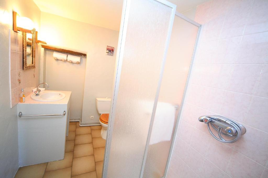Belle De Nuit Bed & Breakfast Oppede Ruang foto