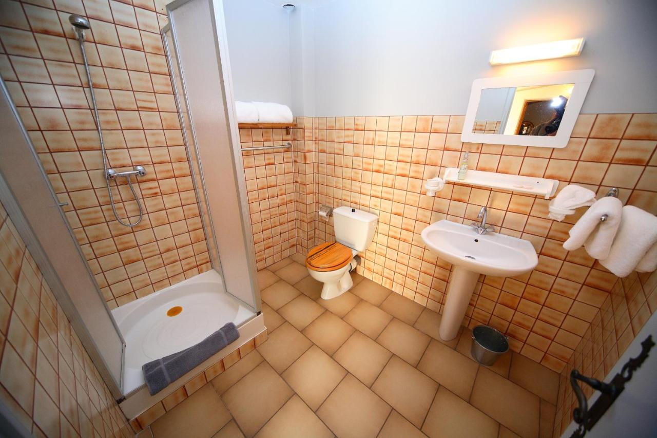 Belle De Nuit Bed & Breakfast Oppede Ruang foto