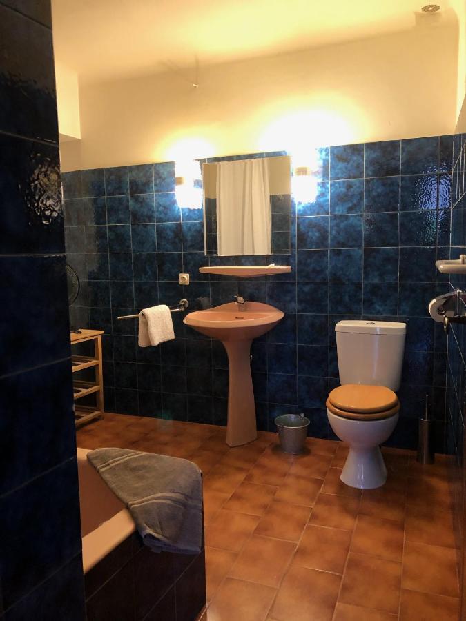 Belle De Nuit Bed & Breakfast Oppede Bagian luar foto